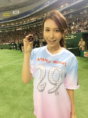 May J.、X BOWLハーフタイムショーで「レリゴー」熱唱！