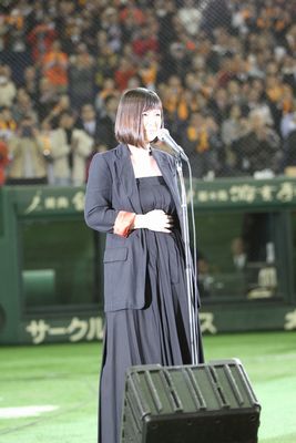 絢香、巨人対ヤクルト開幕戦で「君が代」独唱！