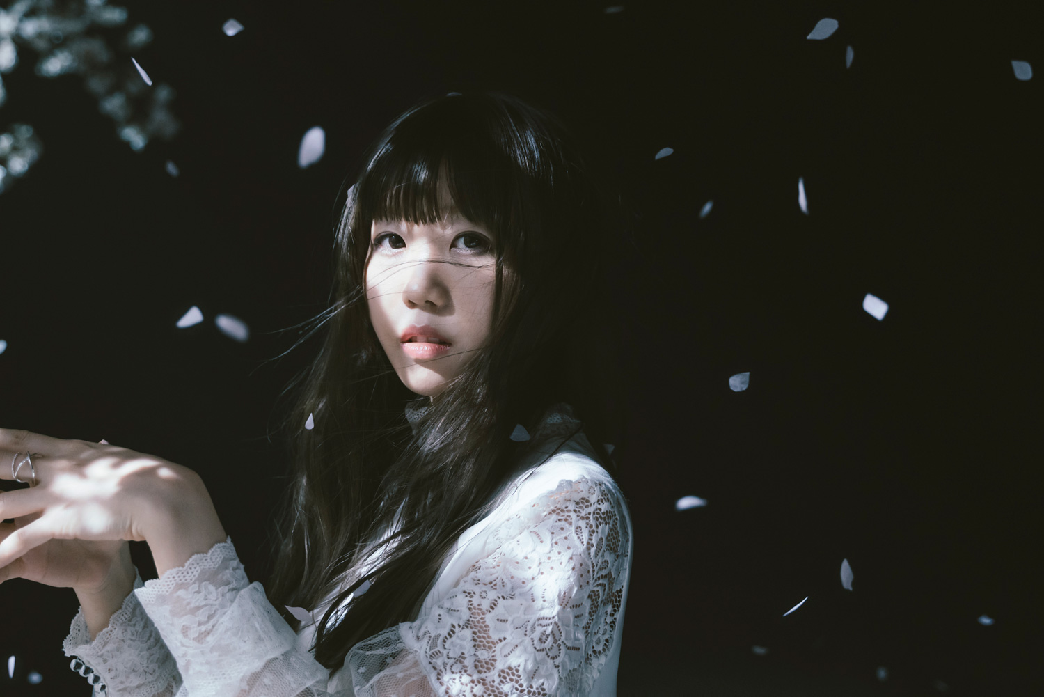 Aimer、チャンネル登録者数100万人突破＆最新シングル「春はゆく